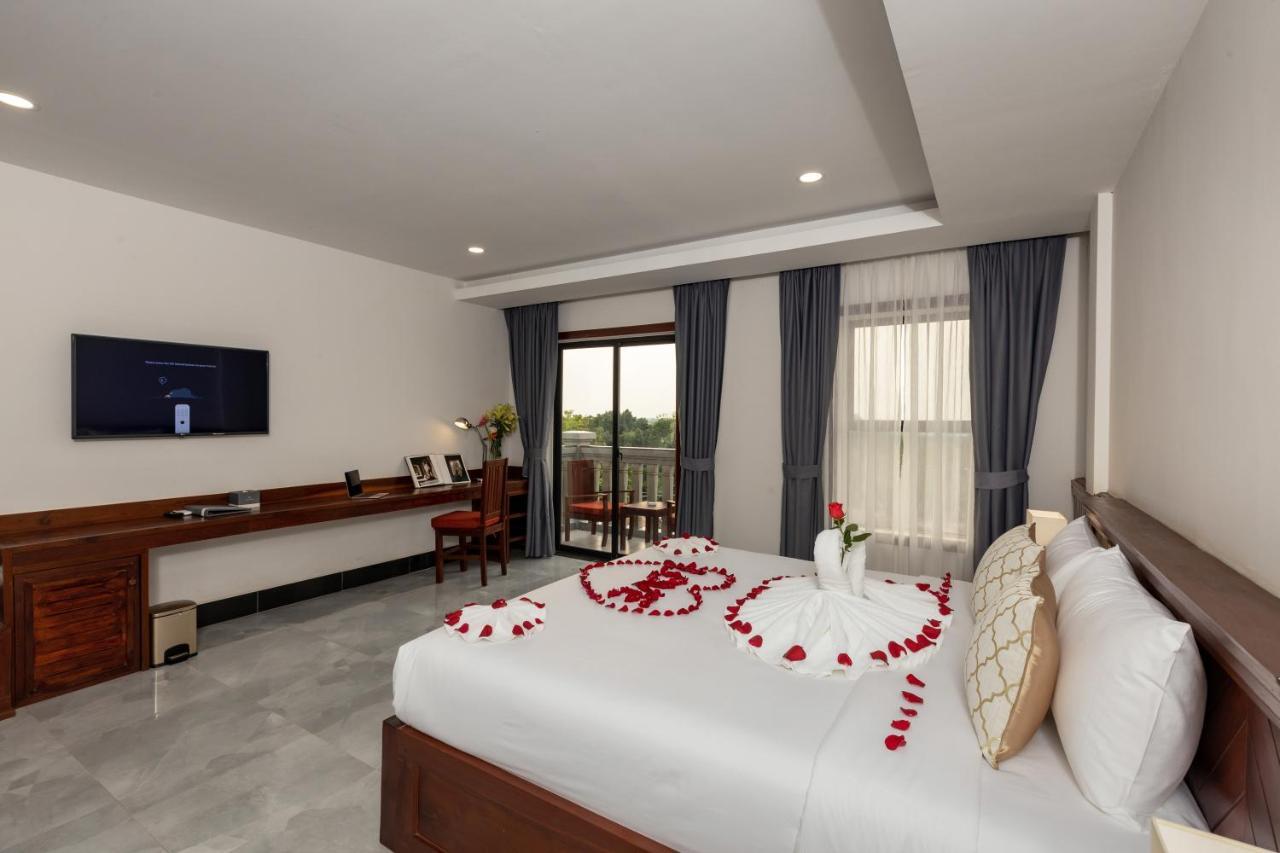 Blanc Smith Hotel เสียมราฐ ภายนอก รูปภาพ