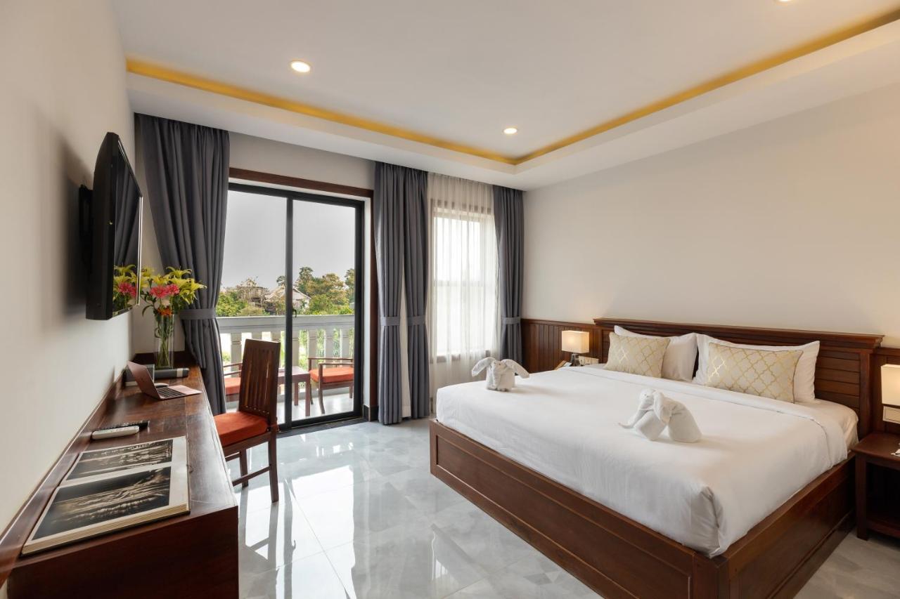 Blanc Smith Hotel เสียมราฐ ภายนอก รูปภาพ