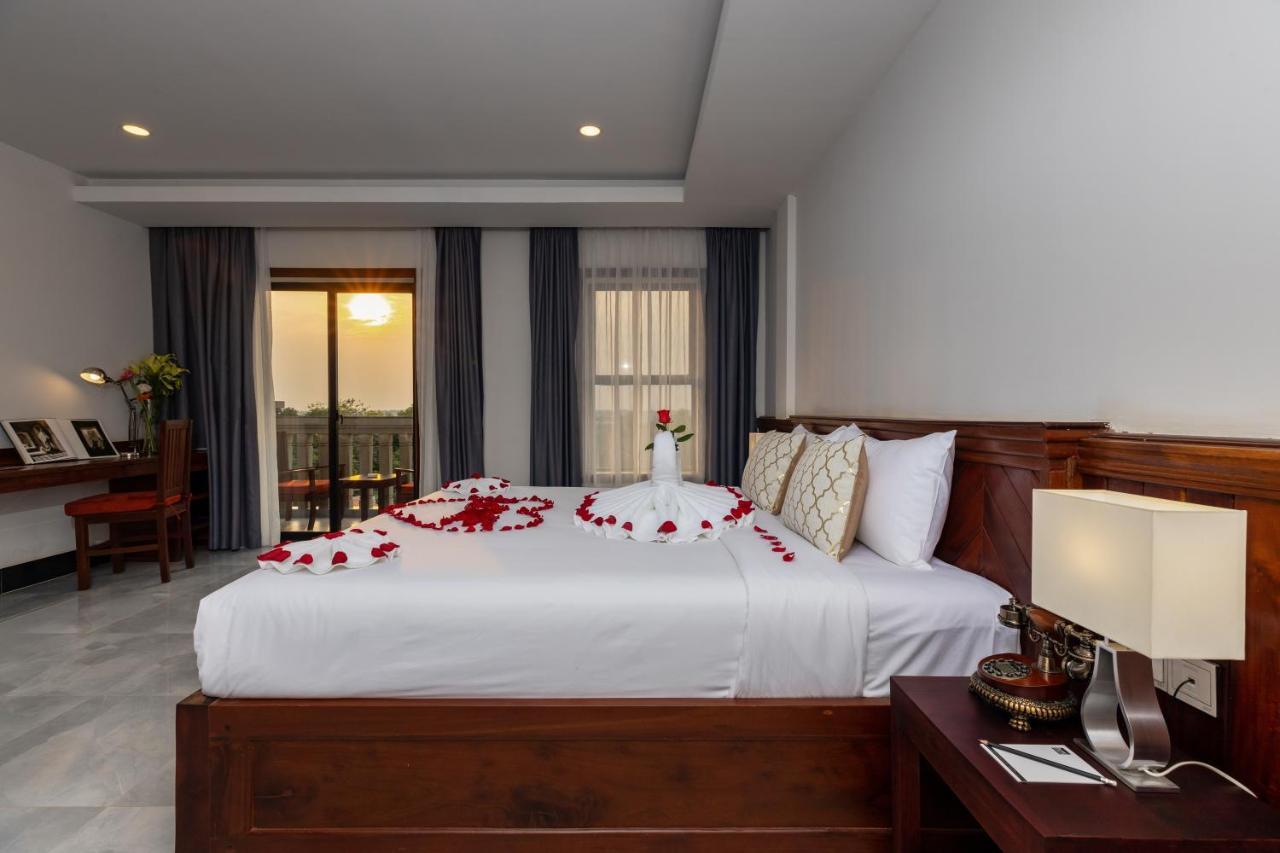 Blanc Smith Hotel เสียมราฐ ภายนอก รูปภาพ