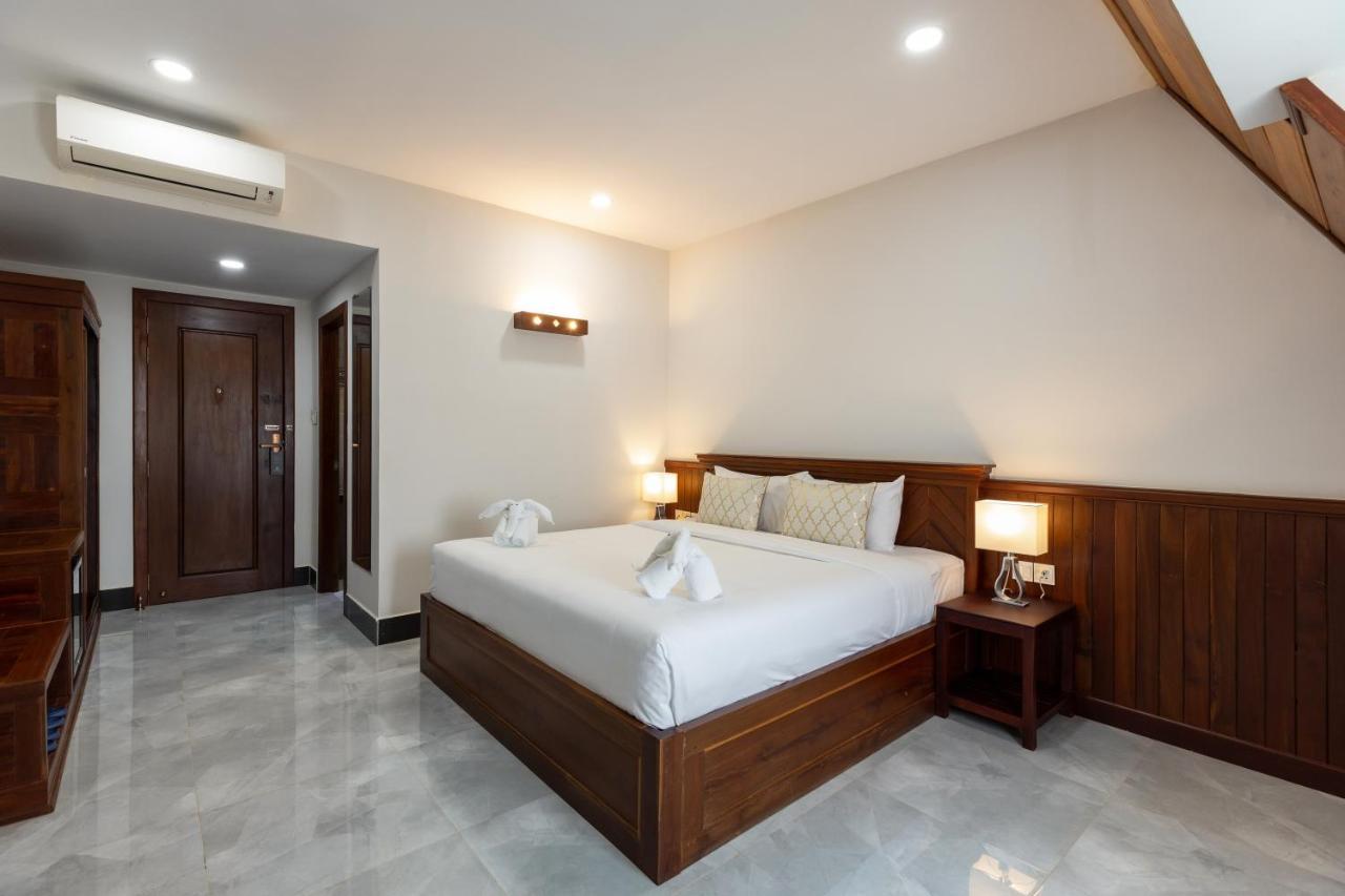 Blanc Smith Hotel เสียมราฐ ภายนอก รูปภาพ