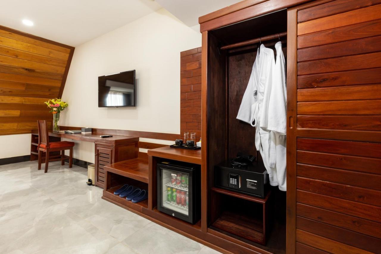 Blanc Smith Hotel เสียมราฐ ภายนอก รูปภาพ