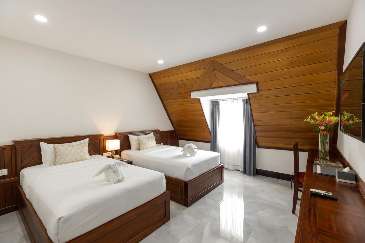 Blanc Smith Hotel เสียมราฐ ภายนอก รูปภาพ