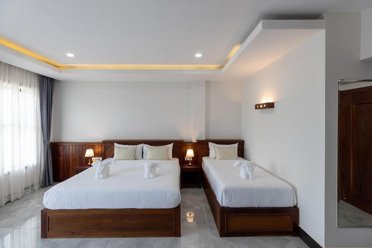 Blanc Smith Hotel เสียมราฐ ภายนอก รูปภาพ