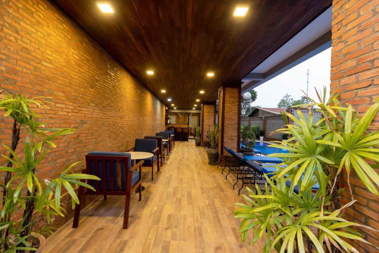 Blanc Smith Hotel เสียมราฐ ภายนอก รูปภาพ