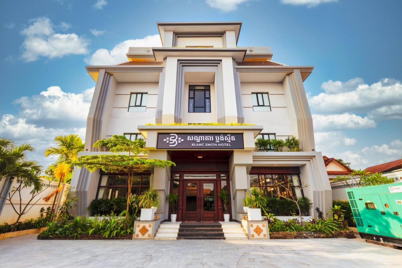 Blanc Smith Hotel เสียมราฐ ภายนอก รูปภาพ