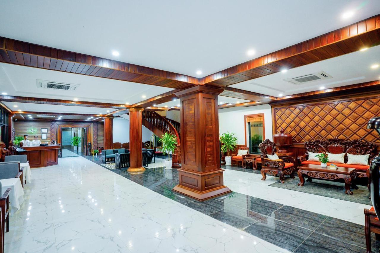Blanc Smith Hotel เสียมราฐ ภายนอก รูปภาพ